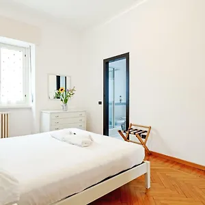 S. Maria Valle Roomy Flat , Milan Italy